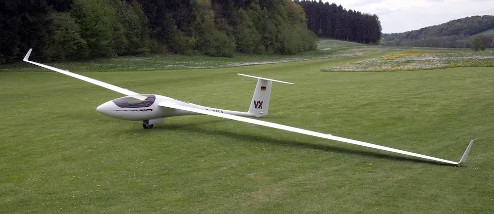 schleicher ASH 31 glider on ground